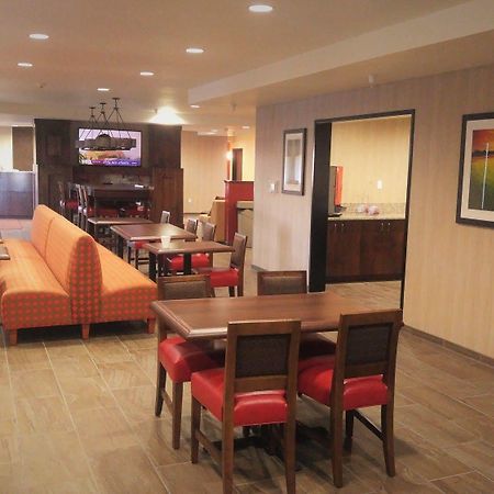 Inn At Hunters Run Watford City Bagian luar foto