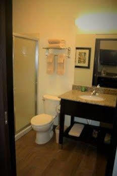 Inn At Hunters Run Watford City Bagian luar foto