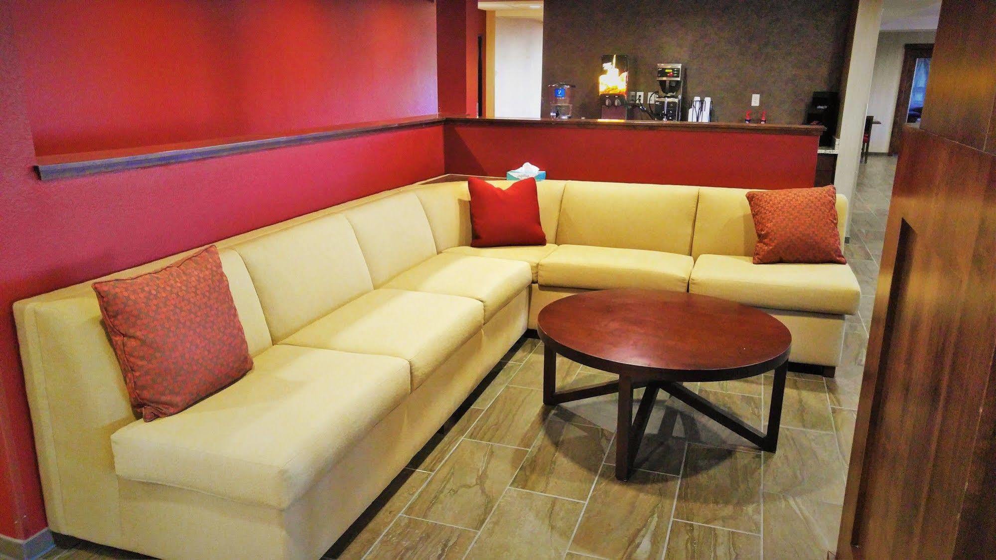 Inn At Hunters Run Watford City Bagian luar foto