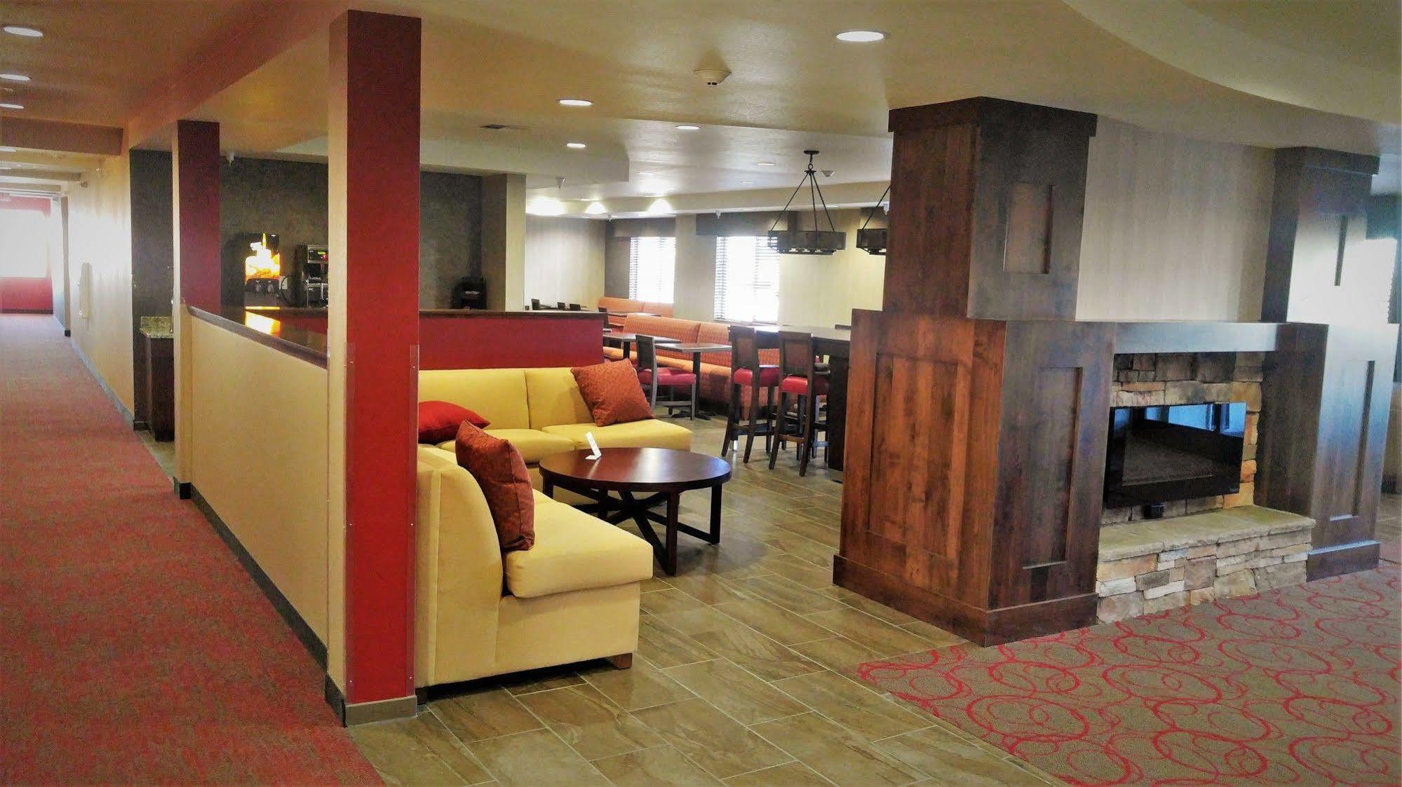 Inn At Hunters Run Watford City Bagian luar foto