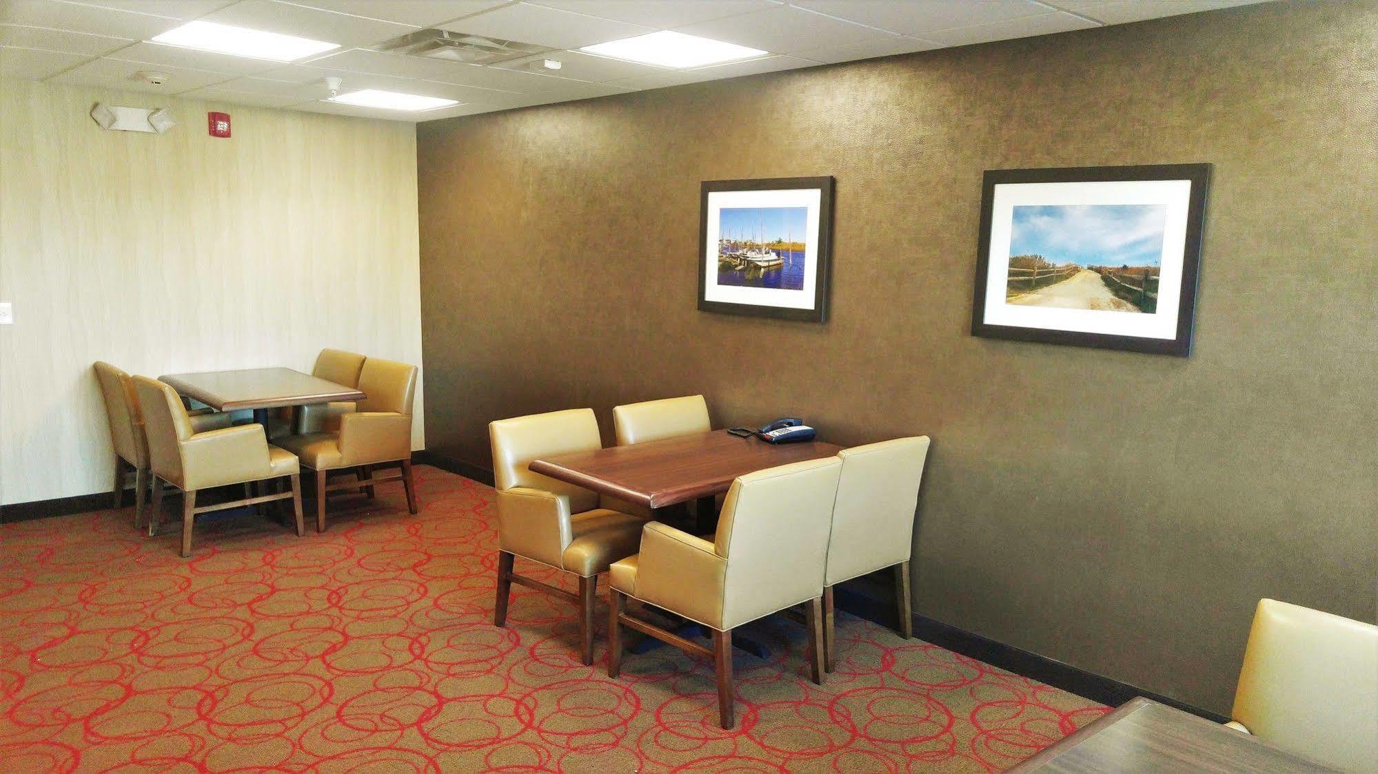 Inn At Hunters Run Watford City Bagian luar foto
